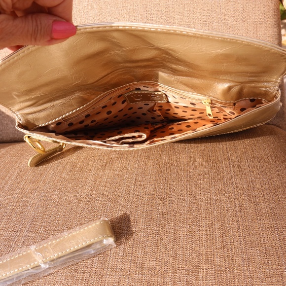 UE vegan leather clutch - Picture 4 of 8